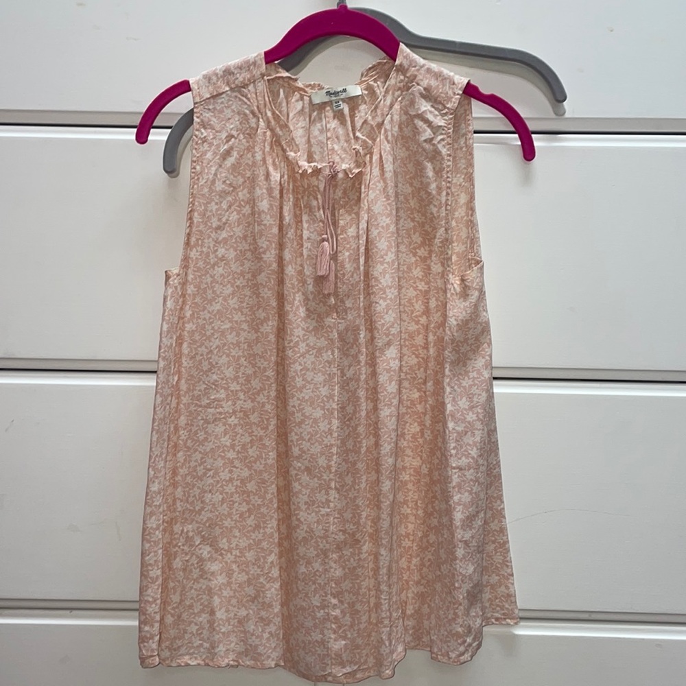 Cute light pink blouse!!